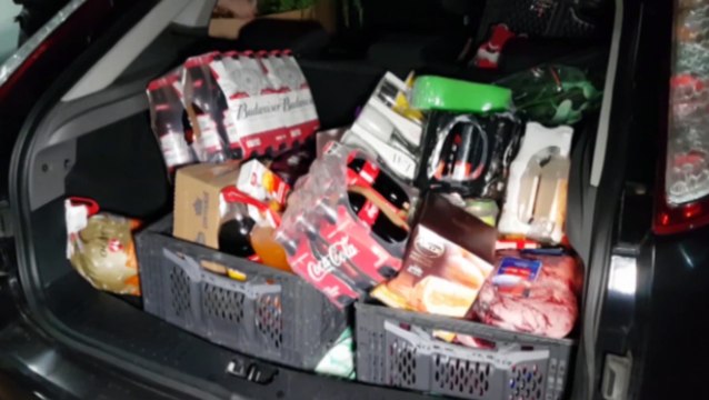 Trio é detido em flagrante por furto em mercado onde são funcionários na Carlos Gomes