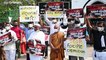 شاهد: مسلمو سريلانكا يحتجون على إحراق جثث موتاهم من ضحايا كورونا بدلا من دفنهم