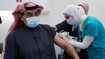 الكويت تبدأ عمليات التطعيم ضد فيروس كورونا