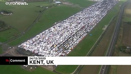 Fransa sınırında 'mahsur kalan' tır şoförlerinden yardım çağrısı: 'HELP !'