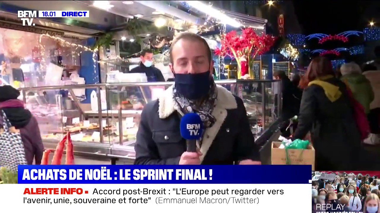 À Paris, les retardataires font leurs derniers achats de Noël