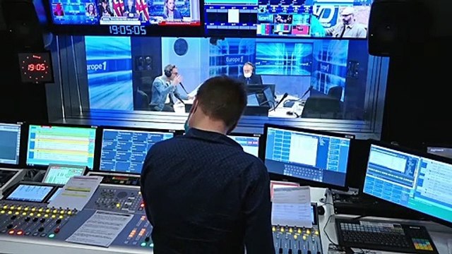 Coronavirus : à Levallois-Perret, une messe de Noël célébrée dans le palais des sports