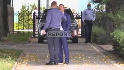 Tensione jashtë Kuvendit, pamjet nga përplasja ku Halit Valterit tenton t'i gjuaj Damian Gjiknurit