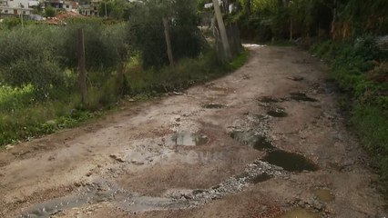 Ora News - Në mes të Tiranës dhe baltës, banorët e rrugës “Neço Muko”: Kujtohen vetëm në fushatë