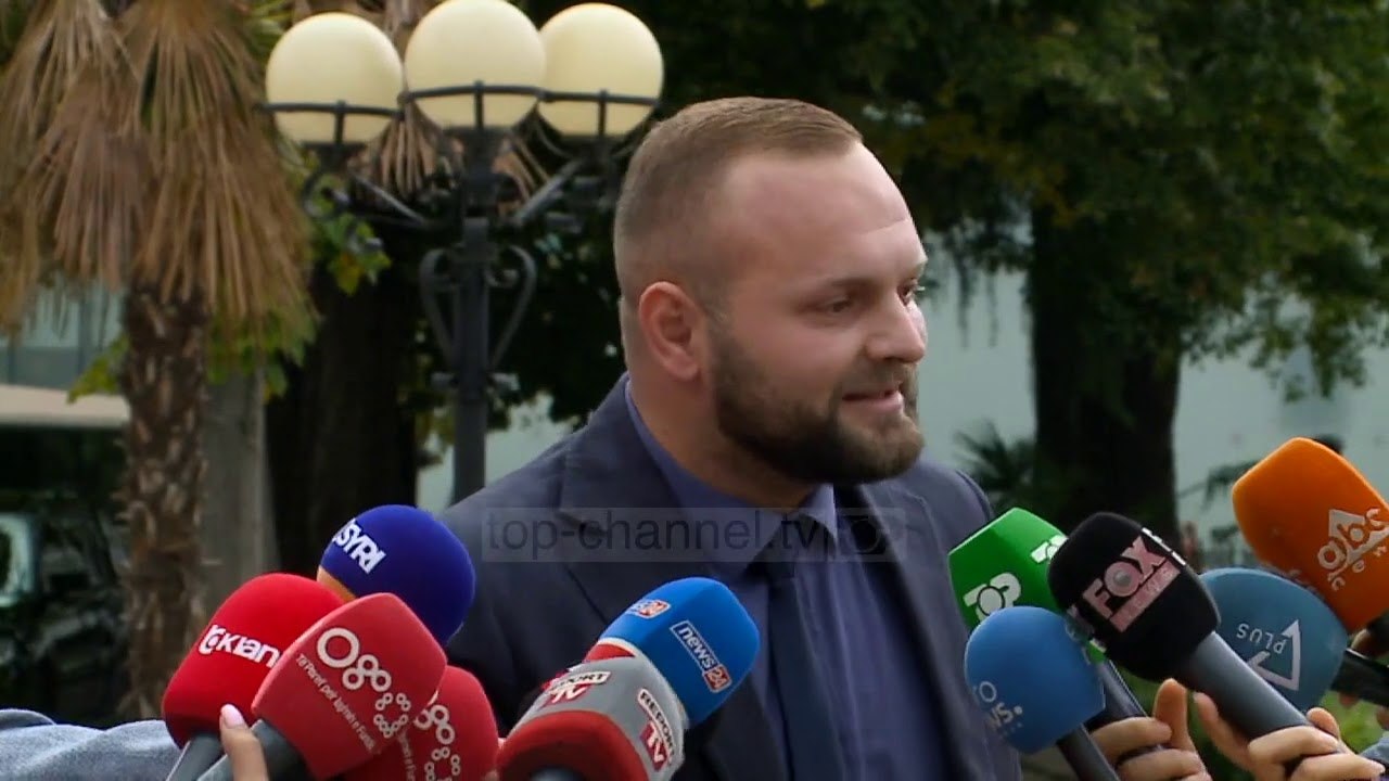 Top News - Përplasje fizike, ndërhyn Garda/ Gji...