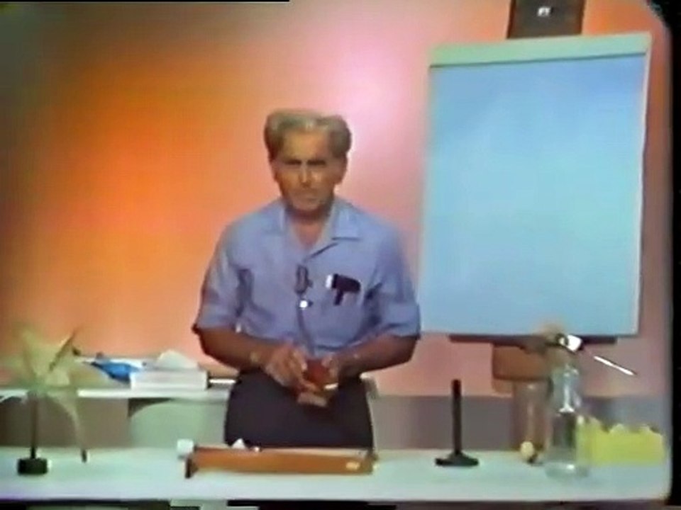 Lesson 1 - The Idea of the Center of Gravity - Demonstrations in Physics
