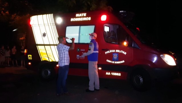Colisão entre bicicletas deixa adolescente e estrangeiro feridos na Rua Hercílio Luz, no Alto Alegre