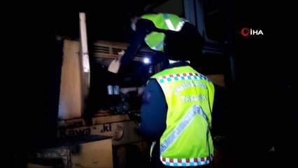 Tekirdağ'da sır gibi olay... Yol ortasına terk edilen iş makinesinde kurşun izlerine rastlandı