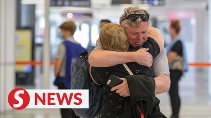 Sydneysiders reunite with families in WA before border closures