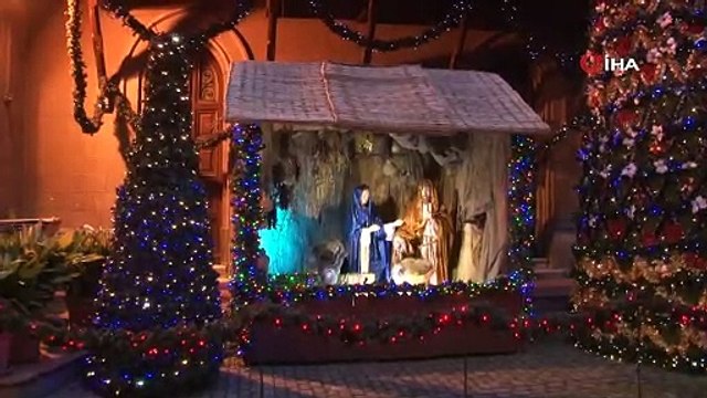 Saint Antuan Kilisesi'nde Noel ayini