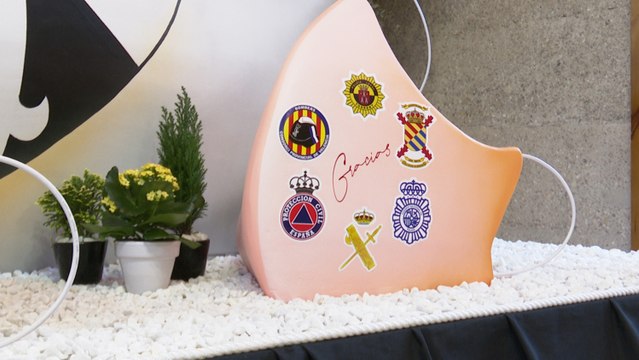 Mascarillas simbólicas conforman el belén-falla del Vedat de Torrent