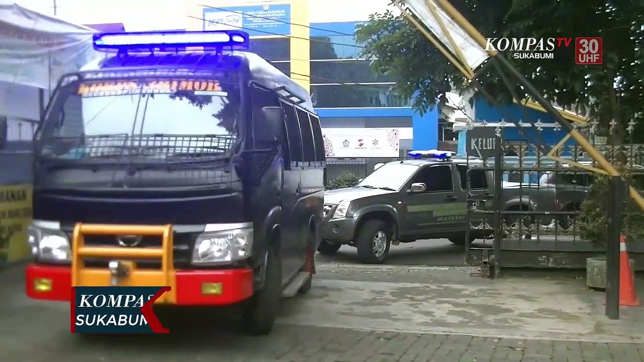 Tim Penjinak Bom Lakukan Sterilisasi Gereja Jelang Natal