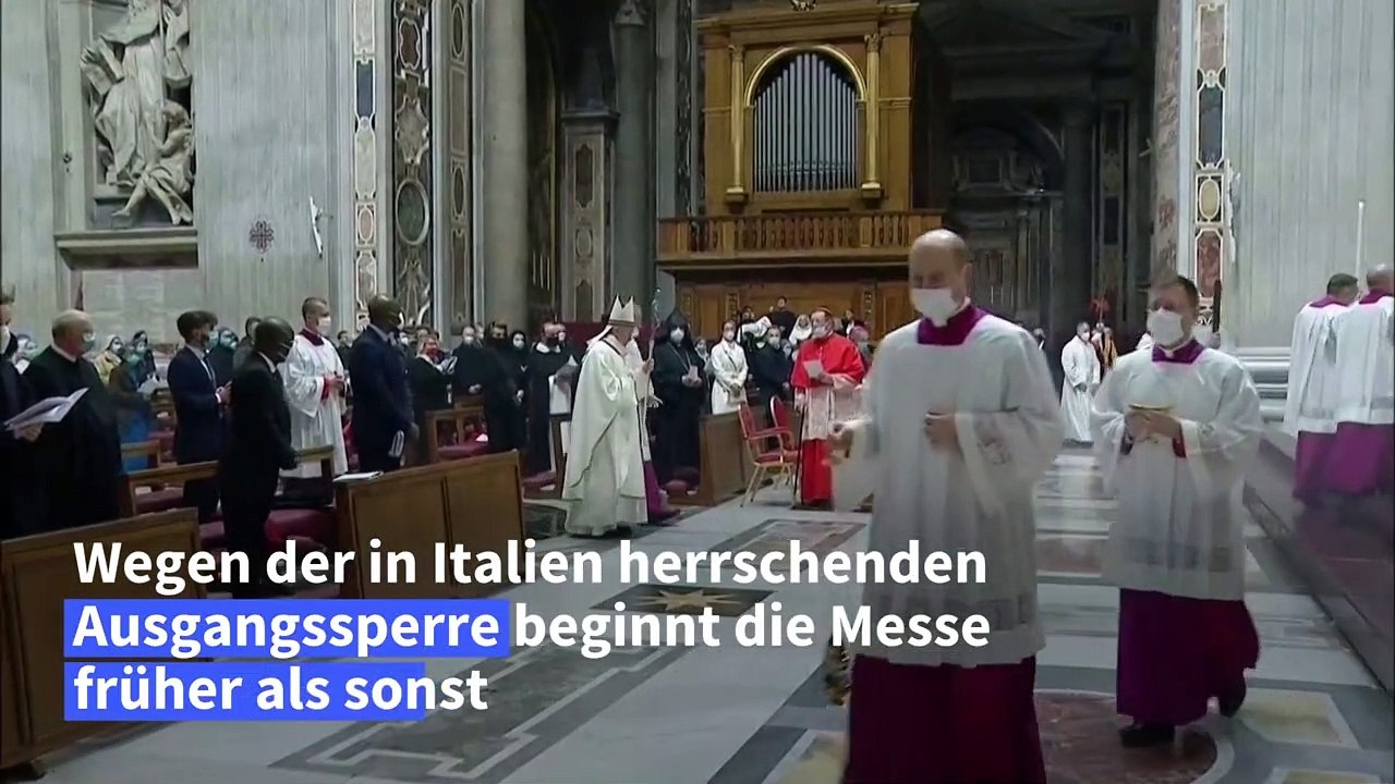 Papst feiert Christmette