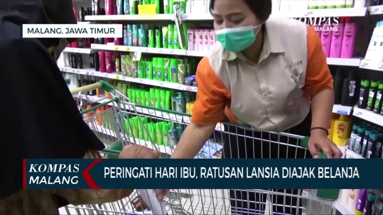 Ibu Lansia Diajak Belanja ke Mall, Peringati Ha...