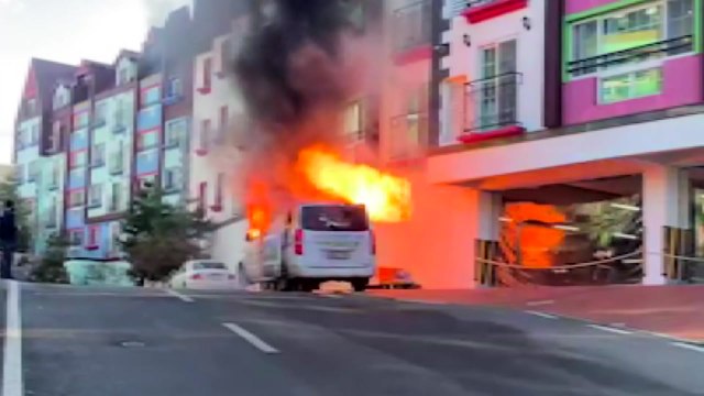 평택 승합차 화재...차량 내 변압기에서 발화 추정 / YTN