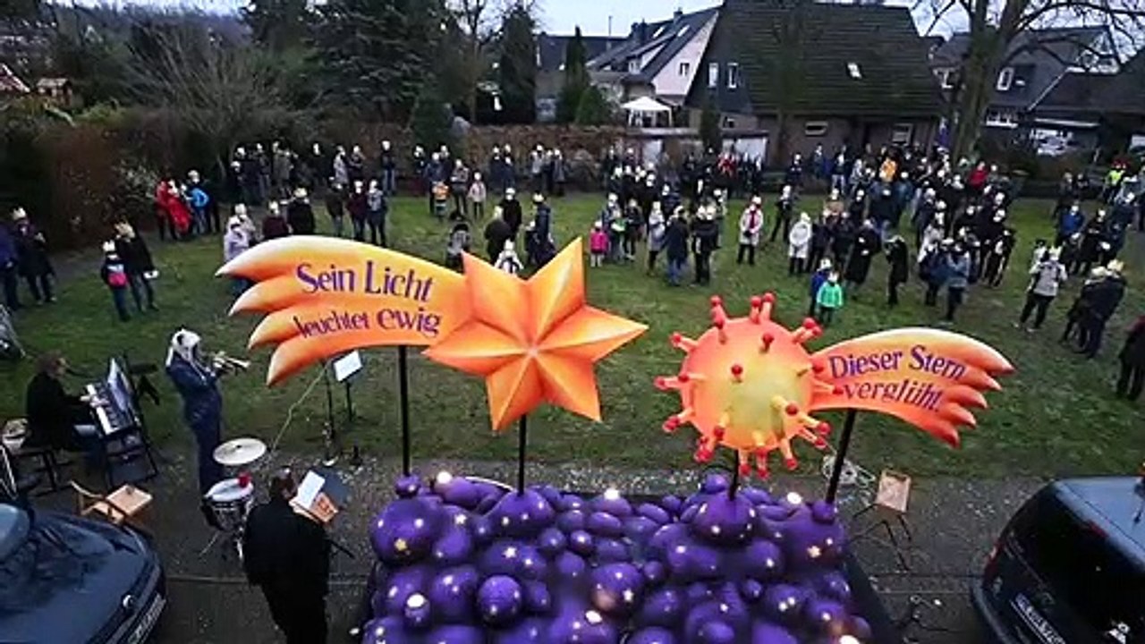 'Weihnachtswagen' bringt frohe Botschaft zu den Menschen