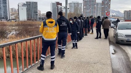Kundağa benzetilen poşet ekipleri alarma geçirdi