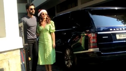 Download Video: Alia Bhatt Ranbir Kapoor CHRISTMAS PARTY CUTE LOOK VIRAL; FULL VIDEO | Boldsky