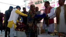 अटल जी की जयंती पर रामजी परिहार द्वारा गरीबों को बांटे गए एक हजार कंबल