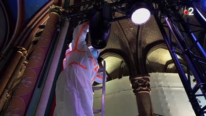 Notre Dame resuena en Nochebuena
