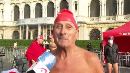 El coronavirus no puede con los chapuzones navideños