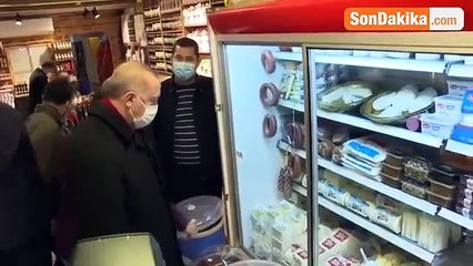 Cumhurbaşkanı Erdoğan gazetecilere pestil ve köme ikram etti