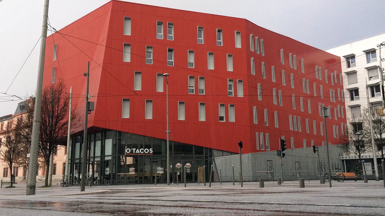 Averse de grêle sur Nice le jour de Noël