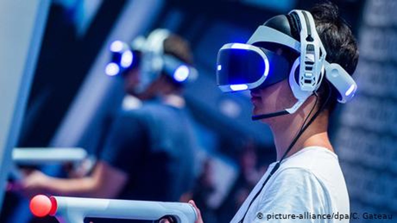 Who uses Virtual Reality?