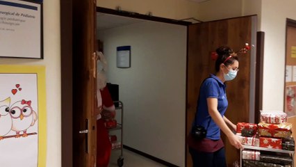 Un hôpital pour les enfants distribue des cadeaux de Noël aux enfants malades hospitalisés du CHU de Poitiers