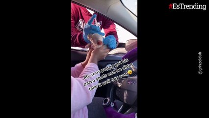 La conmovedora reacción de un niño cuando ve que vacunan a su pequeño chihuahua