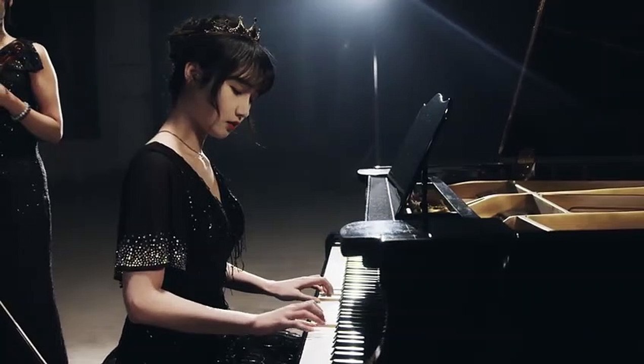 SNH48 - Song XinRan on the piano for this IKITA performance of "Merry Christmas Mr. Lawrence" 20201225