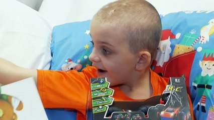 Santa makes special visit to children in hospital
