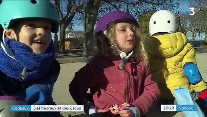 Noël : les heureux savourent leurs cadeaux, les déçus les revendent