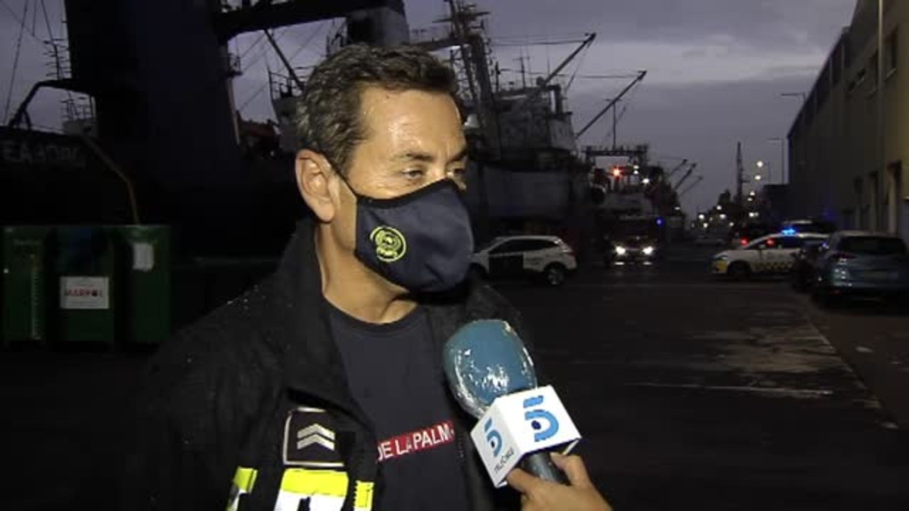 Fallecen tres marineros en el incendio de un carguero ruso atracado en el puerto de La Luz