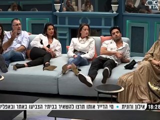 גל גברעם נקטעת בסלון
