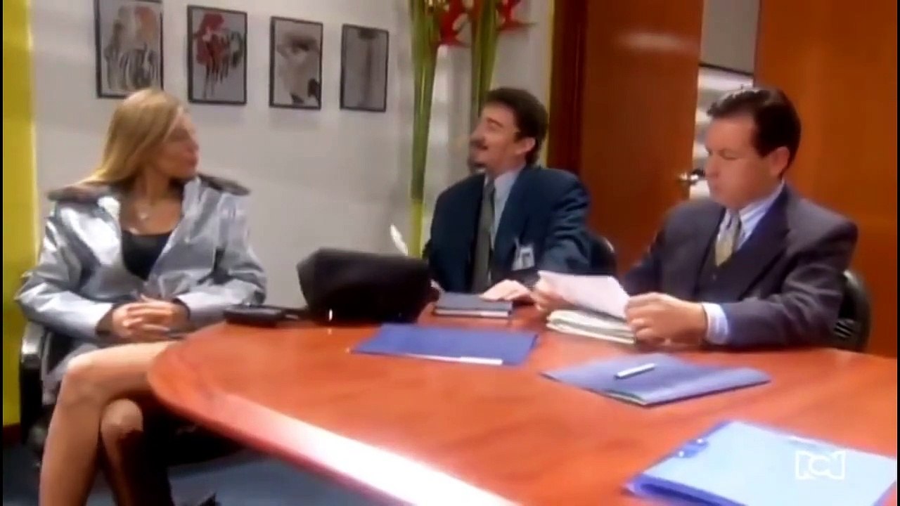 COMPARACIÓN Betty llega a Ecomoda  _ Yo soy Betty la fea vs La fea mas bella