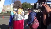 Los Reyes Magos reparten mascarillas a los vecinos de una ciudad de Bolivia