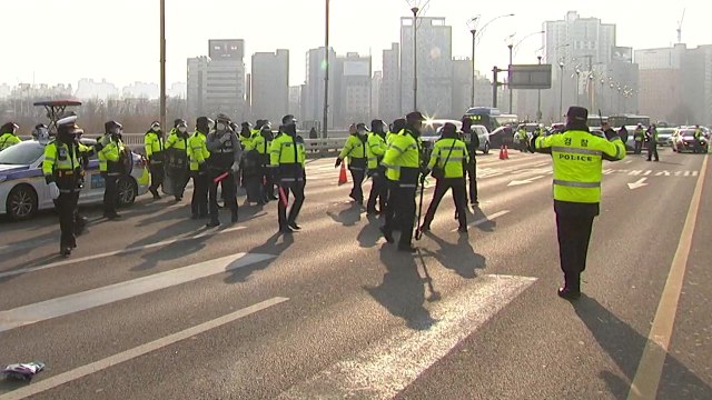 노동단체, 여의도 차량 집회...경찰 제지로 교통 일부 혼잡 / YTN