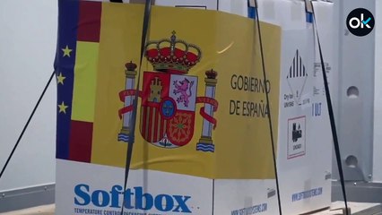 El Gobierno coloca su logo sobre las vacunas del coronavirus y lo convierte en un acto de propaganda