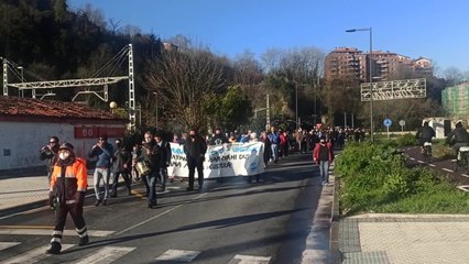 Una movilización denuncia en San Sebastián la situación que viven hijos de presos de ETA