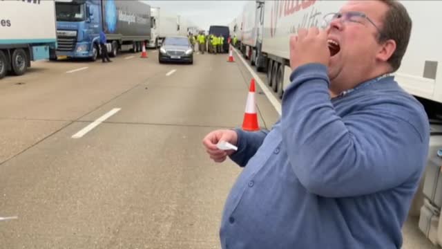 Los transportistas españoles atrapados en Inglaterra temen no llegar a casa ni para Nochevieja