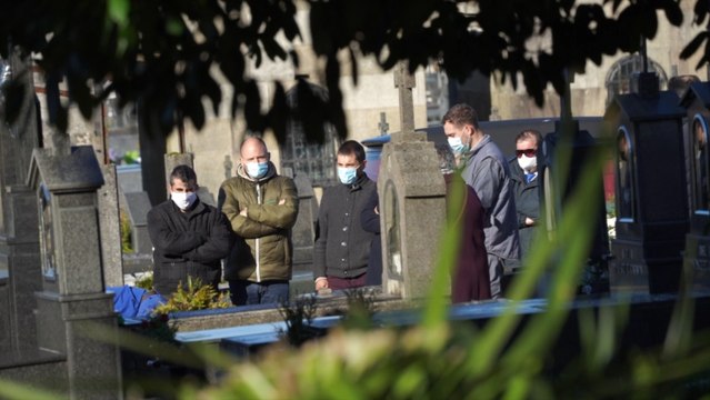 Una docena de personas asiste al entierro de Rosario Porto