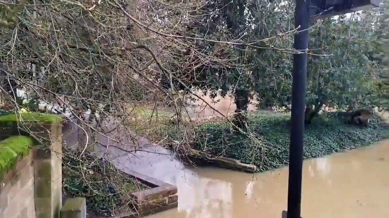 Überschwemmungen in england nach heftigem regen
