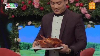Chàng trai MANG CON VỊT QUAY lên sân khấu tặng bạn gái khiến Quyền Linh LAO ĐAO VÌ NGON QUÁ