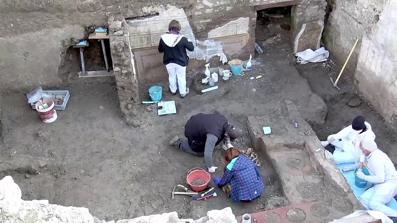 „Außerordentliche Entdeckung“: Thermopolium in Pompeji freigelegt