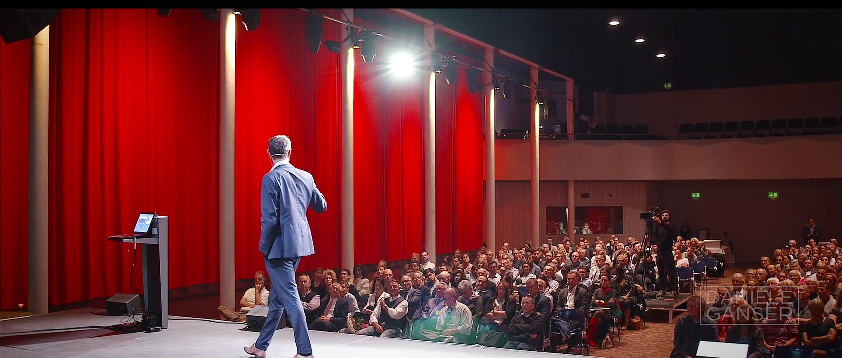 Dr. Daniele Ganser - Kriegsverbrecher (Basel, 03.11.2018, Part 1)