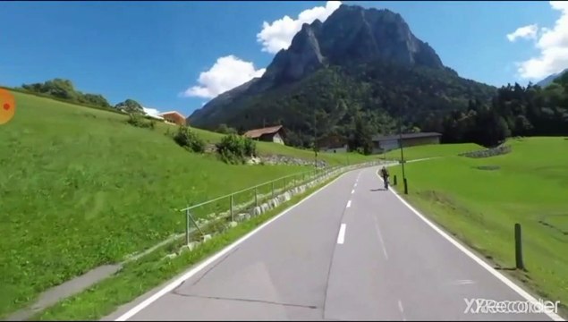 مقطع رائع جدا للنساء المعلمه الماليزيه تعلم نطق وتحفظ القرآن الكريم