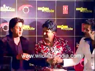Shahrukh Khan gets ordered and shouted at by mediawallahs as he unveils archaic DVD_ press dog fight