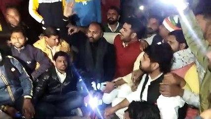 सांसद के घर कांग्रेस युवा ने जम कर प्रदर्शन किया