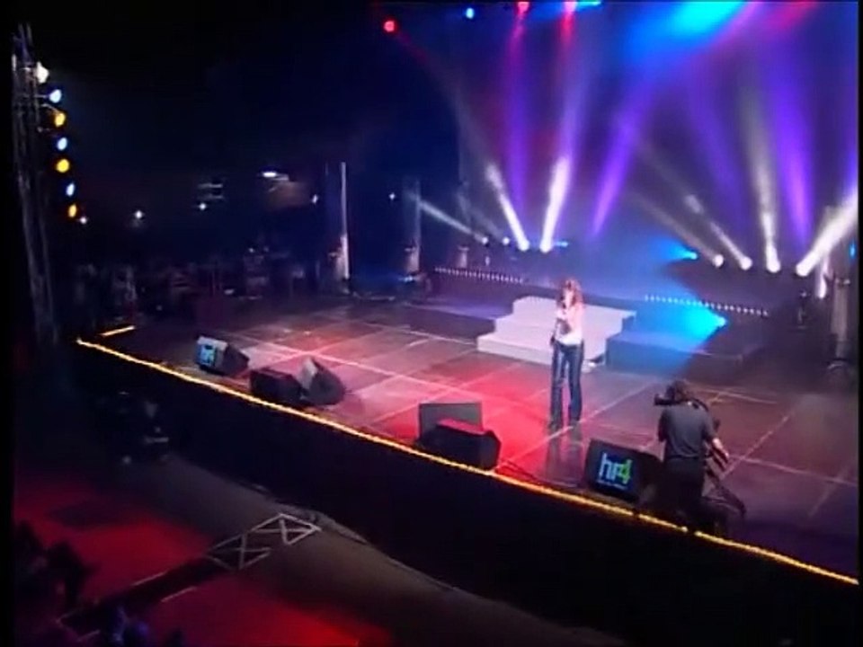 Andrea Berg Live — “Die Gefühle haben Schweigepflicht” — Live on Tour – Alsdorf  | (From Andrea Berg – Emotionen Hautnah) | { Live: 2003 } — By: Andrea Berg